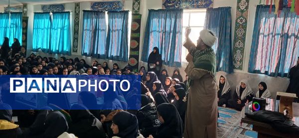 وداع دانش‌آموزان هنرستان الزهرا با پیکر مطهر شهید گمنام