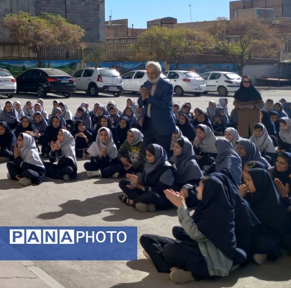 جشن روز دانش آموز در مدرسه نمونه وکیلی ۱۰ استاد شفیعی کدکنی