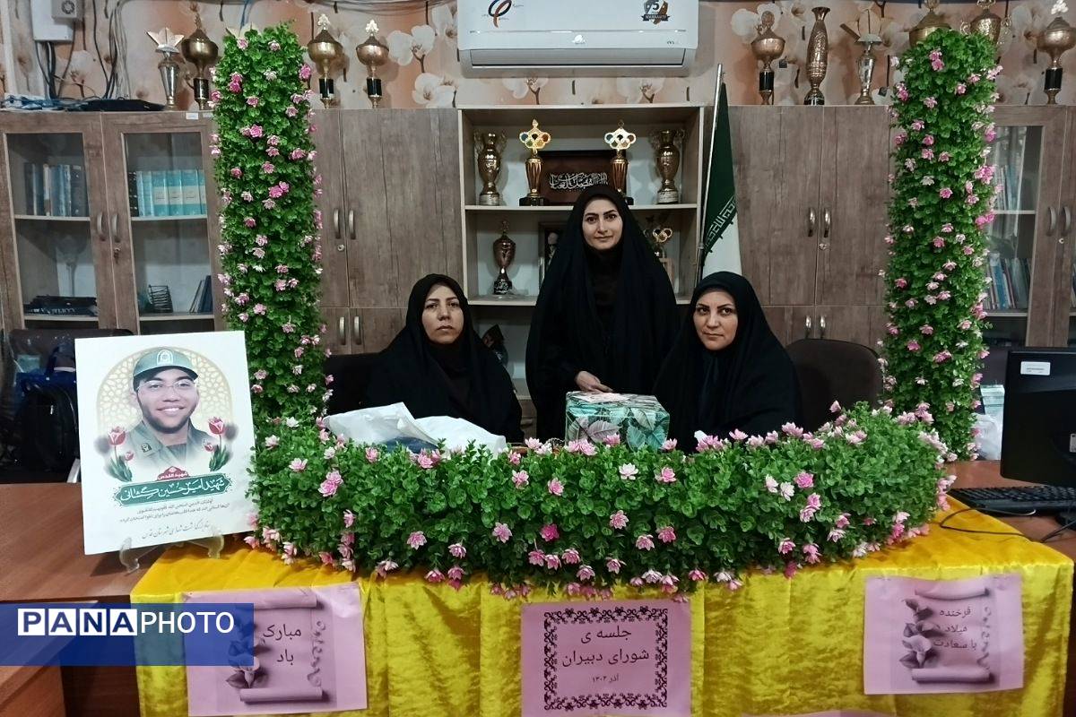 حضور مادر شهید امیرحسین گشانی و قدردانی از معلمان