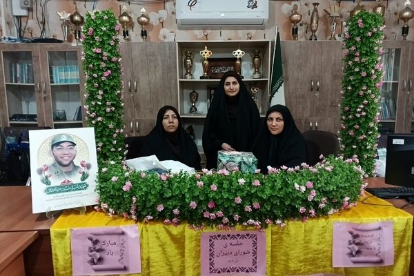 حضور مادر شهید امیرحسین گشانی و قدردانی از معلمان