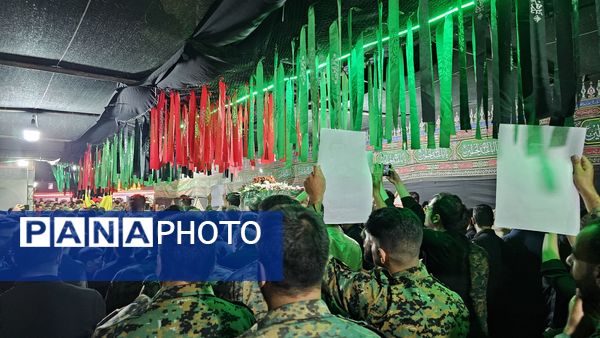 پیکر شهید فاتحی، در آغوش مجلس حسینی آرام گرفت 