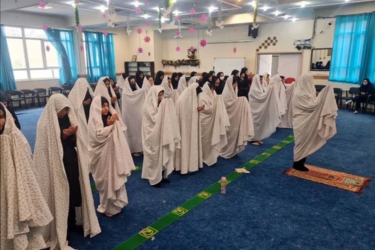 نماز جماعت مدارس شور و نشاط معنوی دانش‌آموزان را دوچندان می‌کند