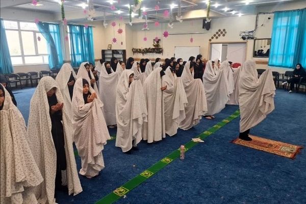 نماز جماعت مدارس شور و نشاط معنوی دانش‌آموزان را دوچندان می‌کند