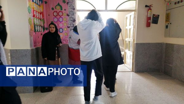 نواختن زنگ زلزله در دبیرستان کوشش شهرستان فاروج 