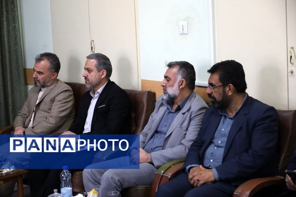 دیدار معاون پرورشی و فرهنگی وزارت آموزش و پرورش با نماینده ولی فقیه در استان فارس و امام جمعه شیراز