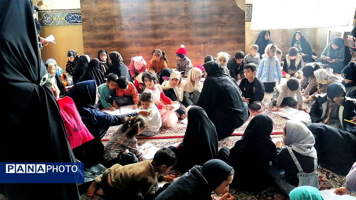 برپایی غرفه کودک در حاشیه نماز جمعه شهرستان کاشمر