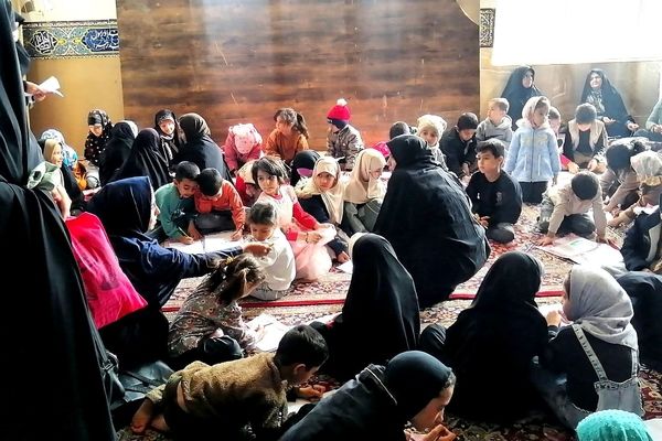 برپایی غرفه کودک در حاشیه نماز جمعه شهرستان کاشمر