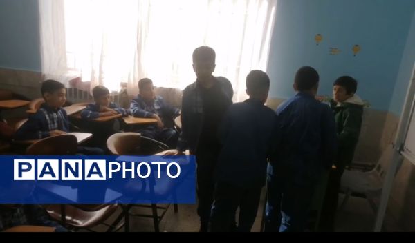 دانش آموزان دبستان امیر آقایی مهمان برنامه پرنشاط جوانه های کانون لقمان کاشمر