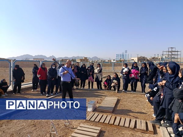 بازدید دانش آموزان دبیرستان فرزانگان از اداره هواشناسی خواف