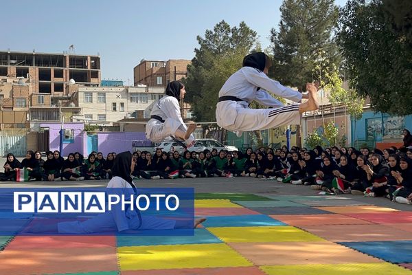 از حرکات رزمی دانش‌آموزان تا طناب‌کشی معلمان، المپیاد ورزشی مدرسه حکمت بهارستان‌دو