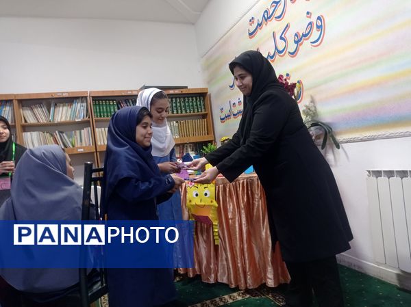 گرامیداشت هفته کتاب و کتابخوانی در مدرسه مهندس رحمانی فرد ناحیه یک مشهد 