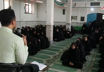 گرامیداشت هفته نیروی انتظامی در دبیرستان سید احمد فاتحی یک قم 