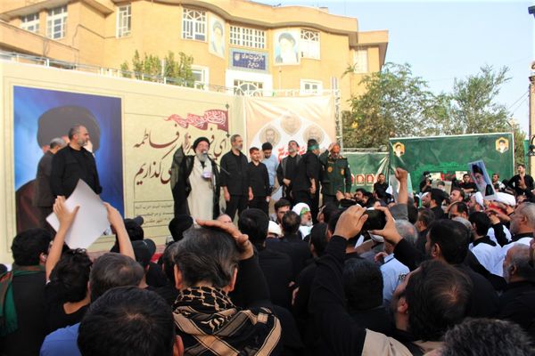 حماسه حضور نوجوانان کفن‌پوش قمی در راهپیمایی «عهد خون»