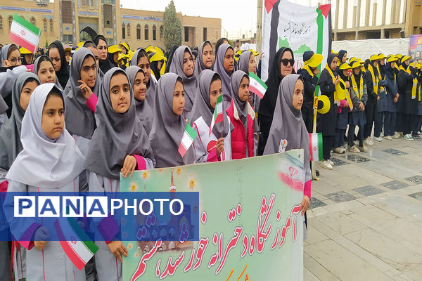 راهپیمایی استکبارستیزی شهرستان پیشوا در روز دانش‌آموز