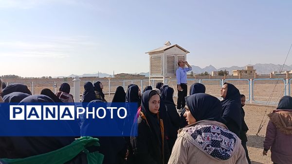 بازدید دانش آموزان دبیرستان فرزانگان از اداره هواشناسی خواف