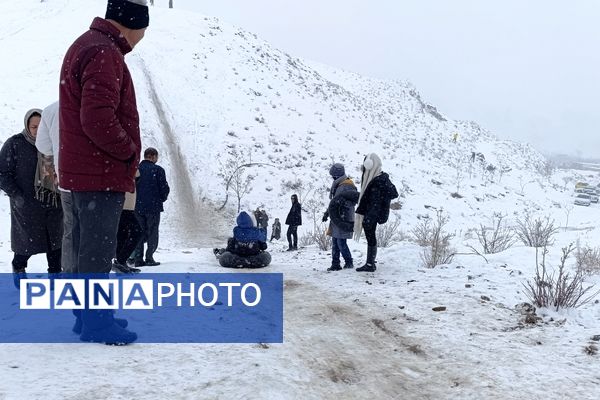  برف بازی مردم نیشابور در روستای برف ریز 