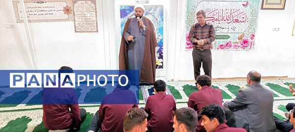 جشن ولادت حضرت فاطمه زهرا (س) در دبیرستان نمونه دولتی آیت الله خامنه ای 