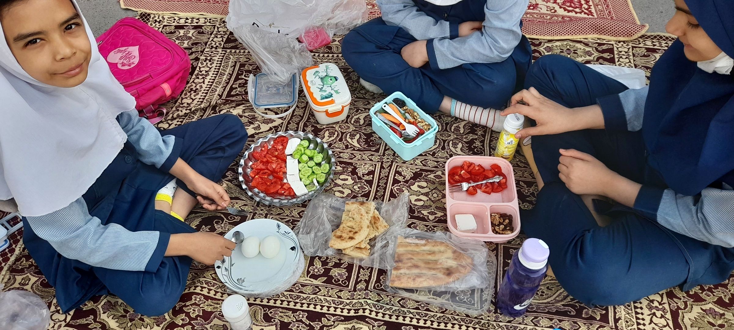 صبحانه سالم به مناسبت هفته سلامت در مدرسه ربابه هاشمیان یزدی شیروان