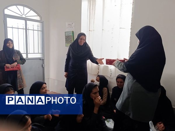 جشن روز مادر و ولادت حضرت زهرا (س) در مدرسه گلشاد خلیل آباد