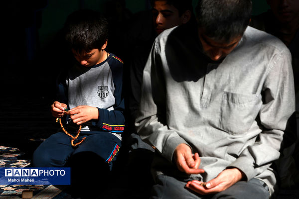 اعتکاف دانش‌آموزی در مسجد قمربنی هاشم (ع)