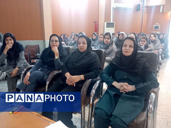 جشن جوانه ها باشور و شوق دانش آموزان در دبیرستان آرمینه مصلی نژادمشهد