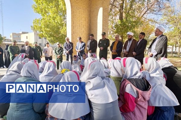 غبار روبی مزار شهدای گمنام شهرستان سلطانیه 