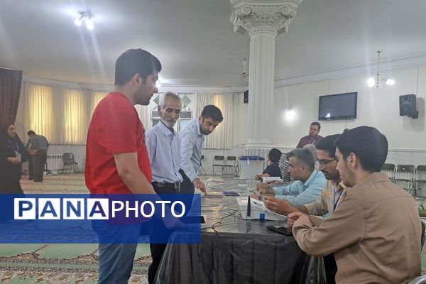 حضور پر شور و نشاط مشهدی‌ها در انتخابات ریاست جمهوری