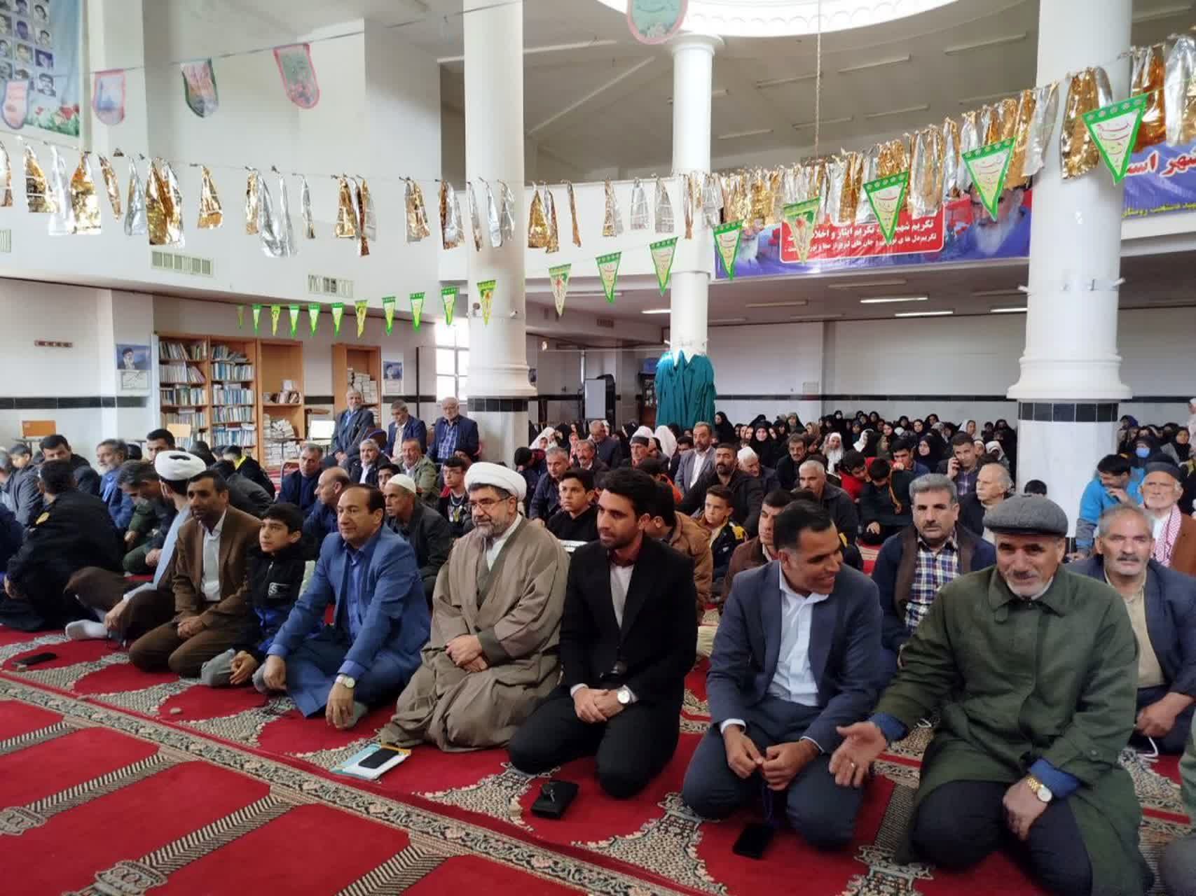 شکوه جشن نیمه‌شعبان در مصلای بیرانشهر؛ تجلی عشق و ارادت به امام زمان (عج)