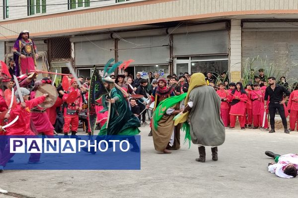 اقامه نماز ظهر عاشورا و آیین تعزیه‌خوانی در اردبیل 