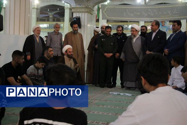 هم‌نشینی معنویت و تعلیم در مسجد