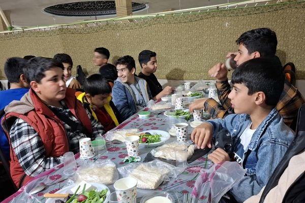 افطار دوستانه دبیرستان ملاصدرا؛ لحظاتی به یادماندنی برای دانش‌آموزان