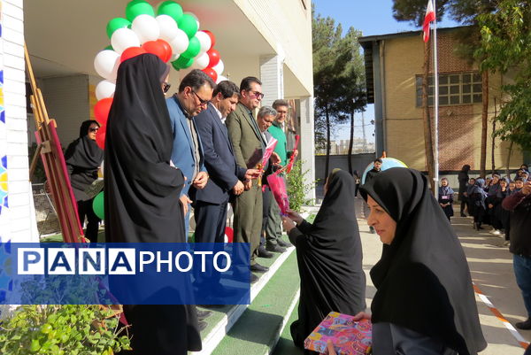 برنامه زنگ ایمنی و ترافیک در مدرسه شهدا فرهنگی دخترانه 