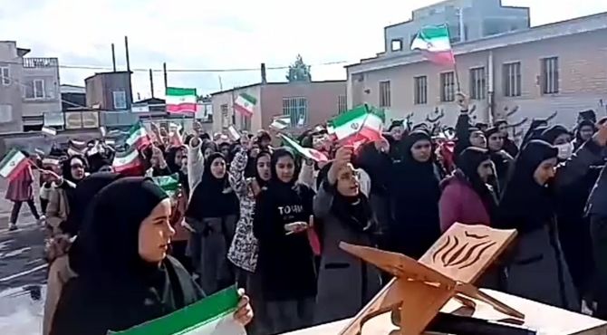 آغاز سال تحصیلی با حضور پرشور دانش‌آموزان در مدرسه سادات  