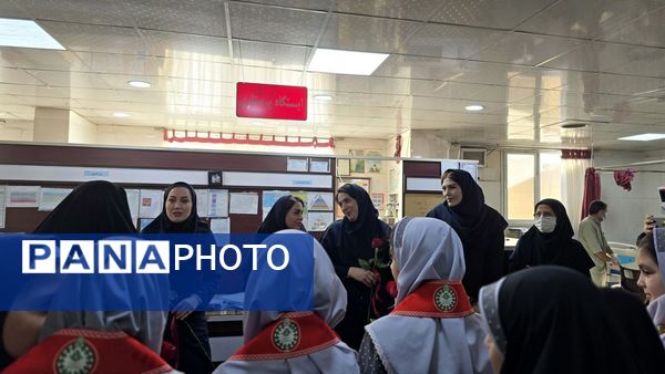 تجلیل دانشآموزان پیشتازان دبستان «دانش و هنر» نظرآباد از پرستاران بیمارستان امام حسن(ع)