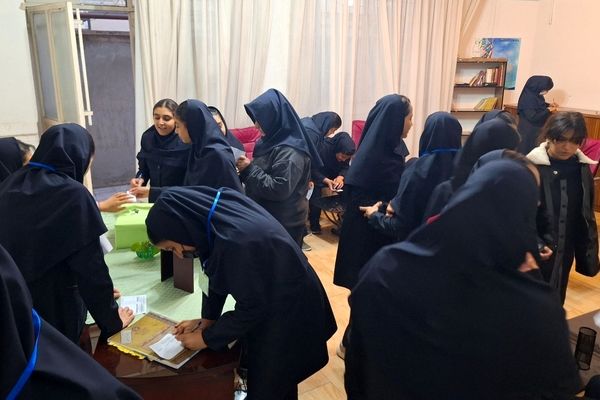  انتخابات شورای دانش آموزی در دبیرستان دخترانه قویدل