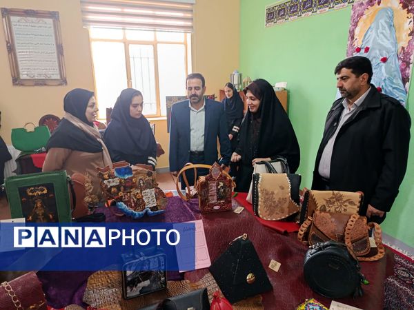 رونمایی از سه اثر به قلم سه دبیر دماوند