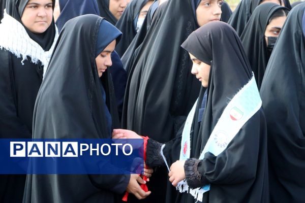 حضور پرشور دانش‌آموزان شهرستان صالح‌آباد در راهپیمایی روز ۱۳ آبان