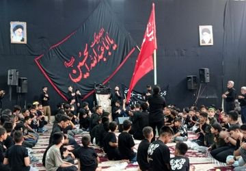شور و اشتیاق دانش آموزان در عزاداری هیئت دانش‌آموزی خلیل آباد