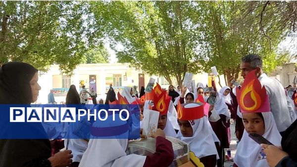 جشن عاطفه‌ها در دبستان مولوی فین؛ همدلی برای تداوم آموزش