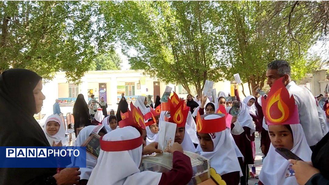 جشن عاطفه‌ها در دبستان مولوی فین؛ همدلی برای تداوم آموزش