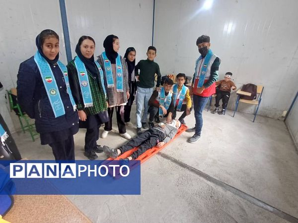 اجرای مانور سراسری زلزله در مدرسه شهید نوری مرزآباد شهرستان خدا آفرین