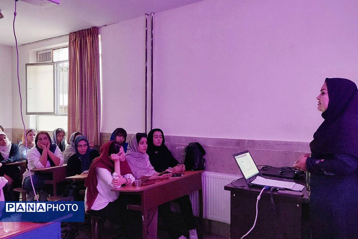 برگزاری همایش انتخاب رشته کنکور سراسری در مدرسه شهید راستی پردیس