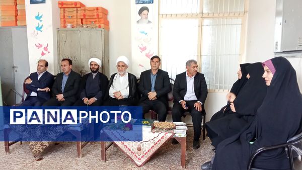 مراسم سپاس معلم در مدارس شهرستان دره شهر