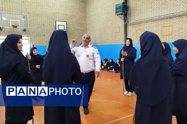 آمادگی پیشتازان دبیرستان ریحانه النبی باقرشهر برای آغاز سال تحصیلی 