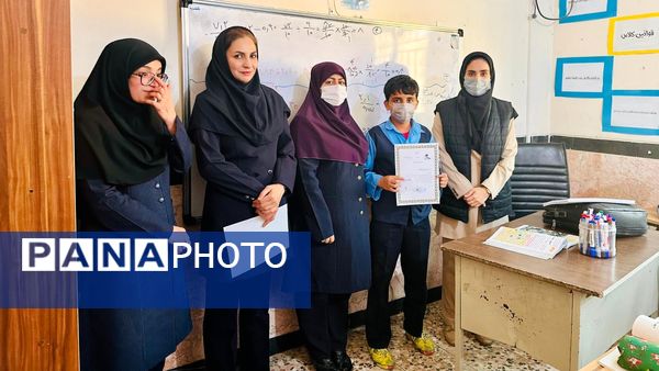 تقدیر از برگزیدگان ویژه‌برنامه هفته جهانی فضا در مدارس حاجی‌آباد