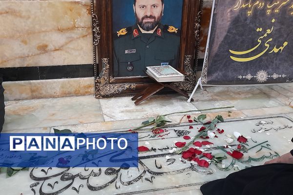 در آغوش زمین، شهیدانی آرمیده‌اند که با جوهر خون، سند حق و حقیقت را امضا نمودند 