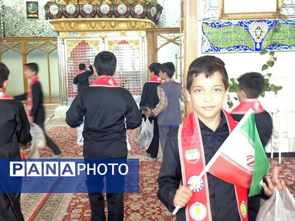 حماسه آفرینی پیشتازان دبستان شهید پسندیده فدافن در راهپیمایی ۱۳ آبان کاشمر