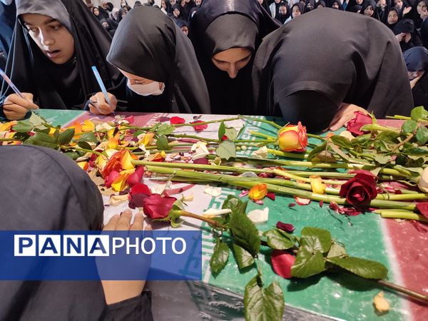 استقبال از شهید‌گمنام در دبیرستان رضوانه شاهبیکی سربیشه 