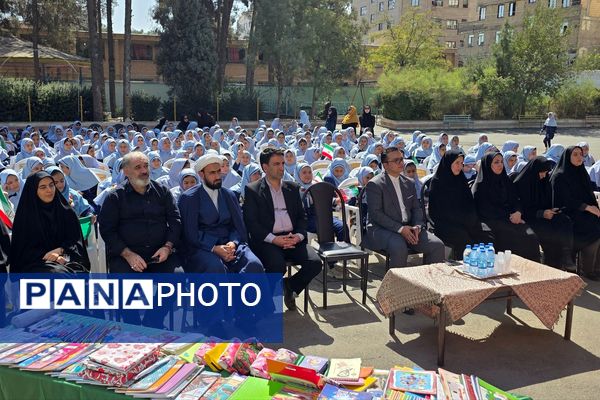 جشن عاطفه‌ها؛ لبریز از مهربانی در دبستان دخترانه قدر بهارستان ۲