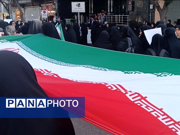 حضور پرشور دانش‌آموزان دبیرستان هیئت امنایی معراج اردبیل در راهپیمایی روز ۱۳ آبان ماه